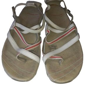 Merrell red and tan Sandals size 9